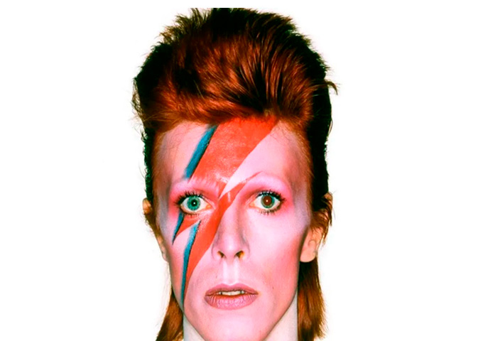 La estética alienígena de Bowie se vio favorecida por su desafortunado accidente. 