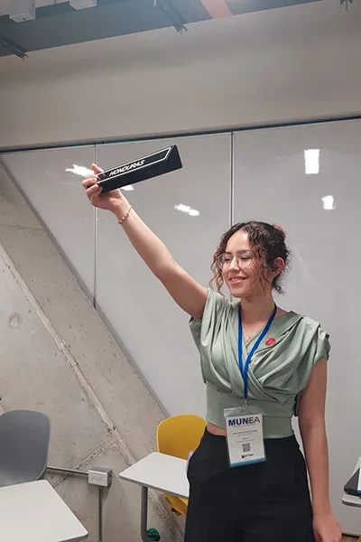 Aprender haciendo, decidir con criterio - Relaciones Internacionales