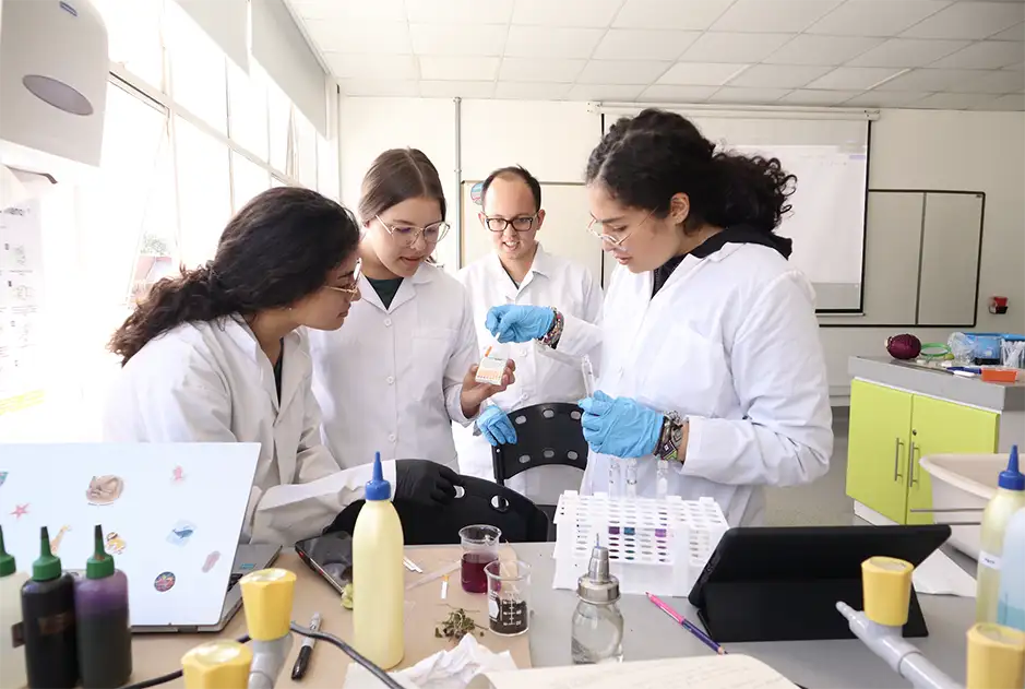 Laboratorios y espacios en el Pregrado en Biología de la Universidad del Rosario
