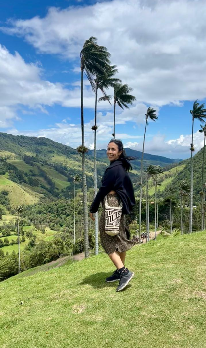 “Su modo de estar en el mundo –serena, íntegra y luminosa– dejó una huella que aún sigue viva en quienes compartieron con ella aulas, proyectos y amistades”. Fotografía: Archivo privado de la familia