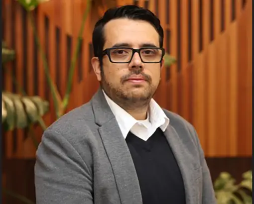 Decano de la Escuela de Economía y Negocios