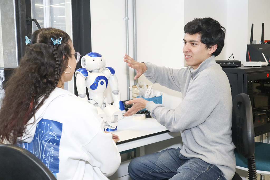 espacios-para-explorar-el-conocimiento-ingenieria-electronica-ur-14.webp 