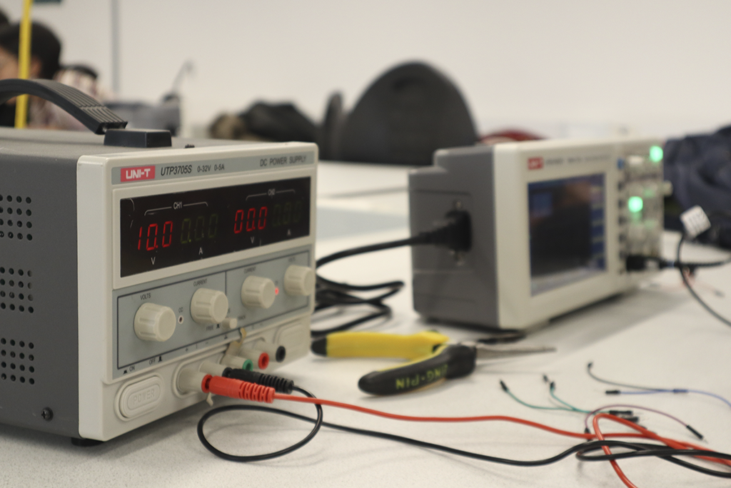 espacios-para-explorar-el-conocimiento-ingenieria-electronica-ur-9.webp 