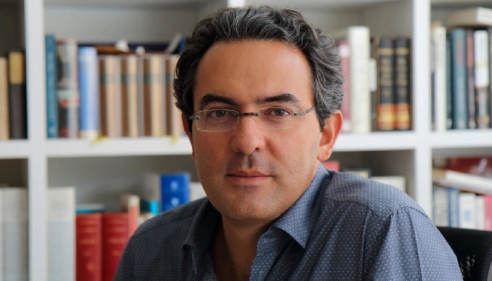 juan-gabriel-vasquez-egresado-galardonado-premio-lee-ho-chul