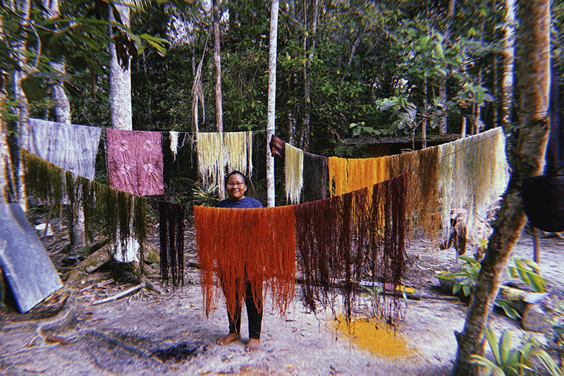 Tintes amazónicos: Color, territorio y conocimiento de la comunidad Murui Muina