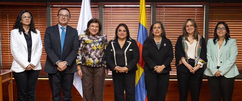 La Universidad del Rosario y la Corte Constitucional firman alianza para fortalecer la investigación jurídica y constitucional