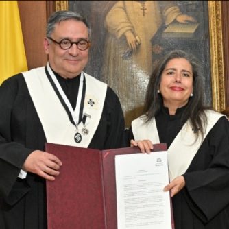La Universidad del Rosario distingue al doctor Alejandro Venegas Franco con la Orden del Fundador