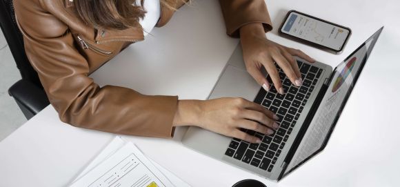 Fairwork Colombia 2025 revela precariedad persistente en el trabajo en plataformas: solo dos empresas aprueban