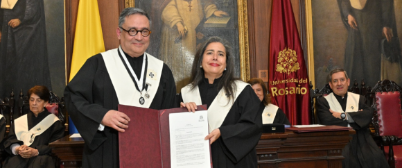 La Universidad del Rosario distingue al doctor Alejandro Venegas Franco con la Orden del Fundador
