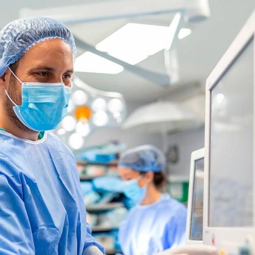 Se desarrolla en instituciones de salud reconocidas que cuentan con tecnología diagnóstica y terapéutica de alto nivel, para el adecuado desarrollo de la práctica profesional. 