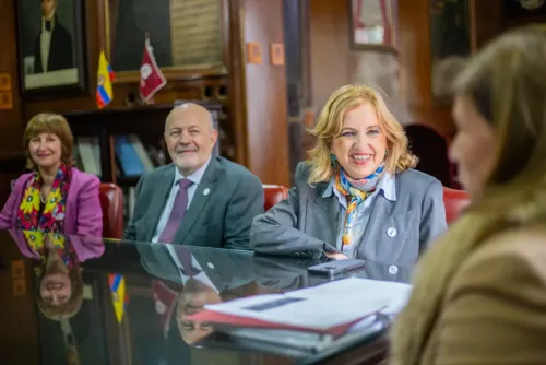 Reunión entre la delegación de la Universidad de Zaragoza y la Universidad del Rosario.