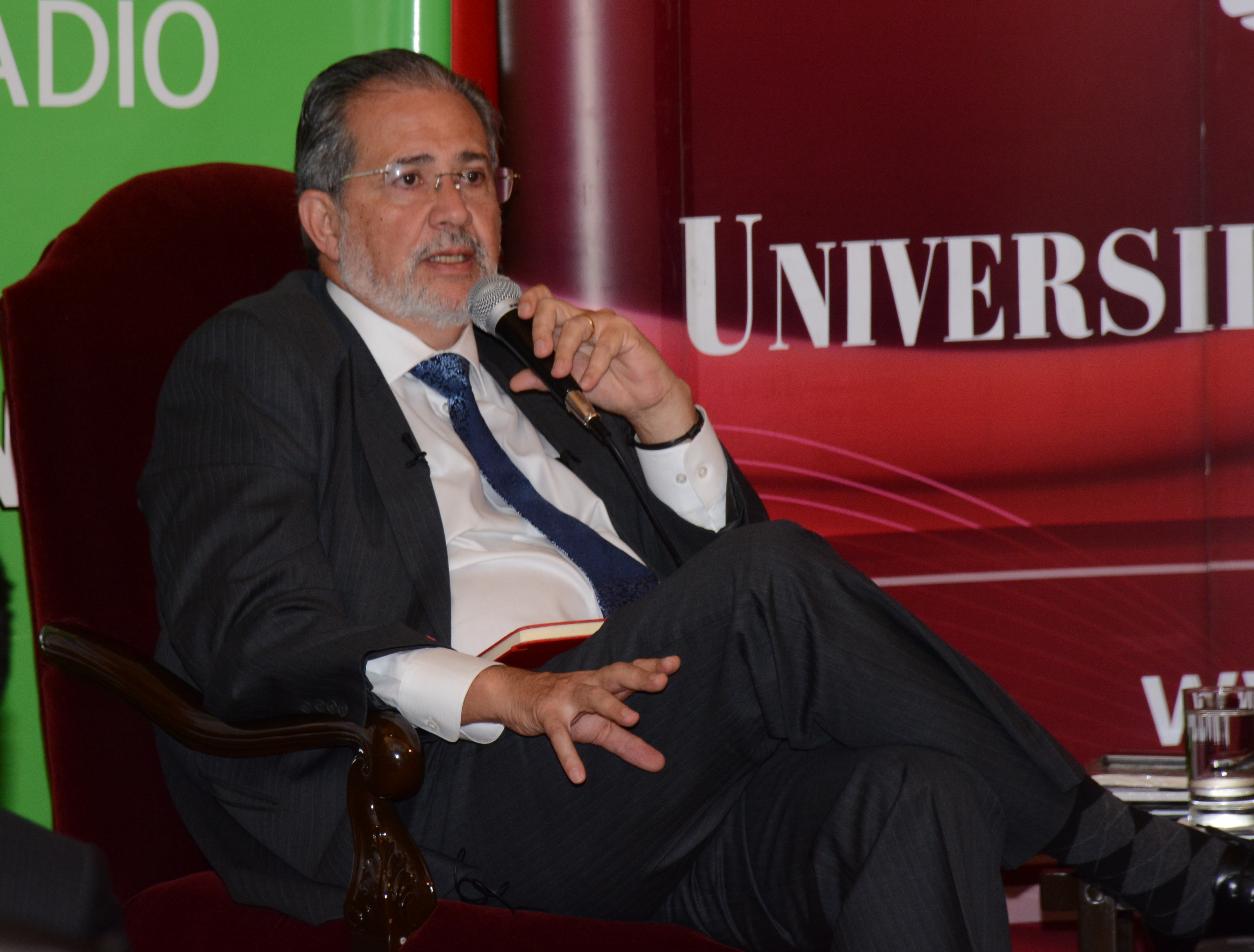 Primero sale Nicolás Maduro que el periódico El Nacional: Miguel Henrique Otero